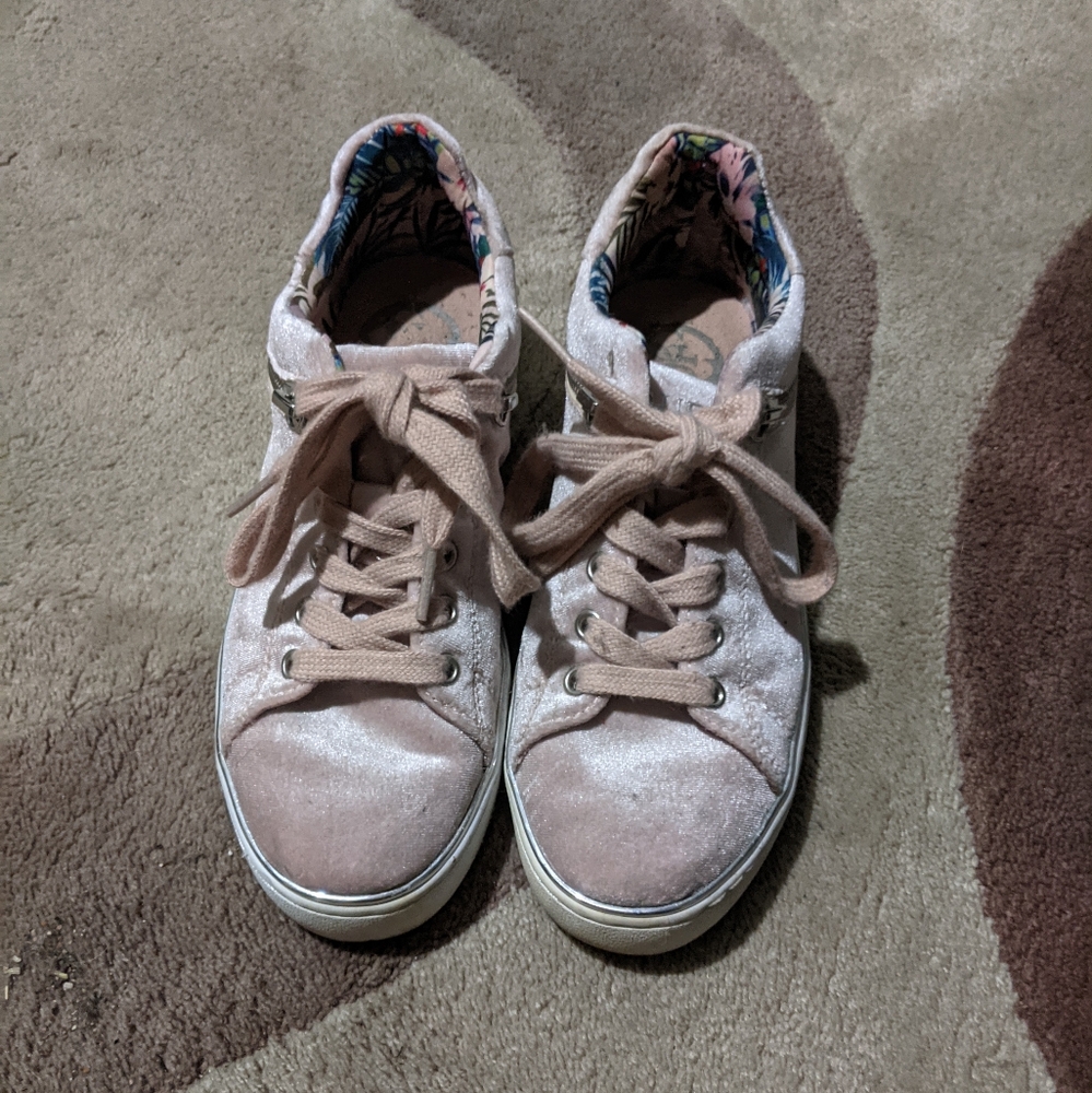 Guess velvet sneakers